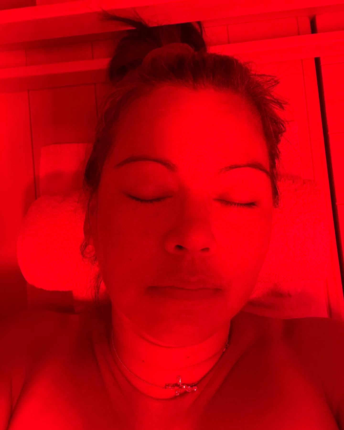 Yes, this is me. In a glowing red box at @beem.northrichardson.tx . Eyes closed. Sweating. And loving it.

I’ve been incorporating infrared sauna sessions into my self-care, and let me tell you — it’s not just about sweating (although your lymphatic system will thank you).

Here’s what it’s doing for me lately:

✨ Clearer, more radiant skin
💤 Deeper sleep
🧘‍♀️ Less tension, less stress
🔥 Boosted metabolism and better recovery
🧠 More mental clarity

Have you tried it? 

#infraredsaunabenefits #infrared #infraredsauna #glowingskin #radiant #antiaging #bettersleep